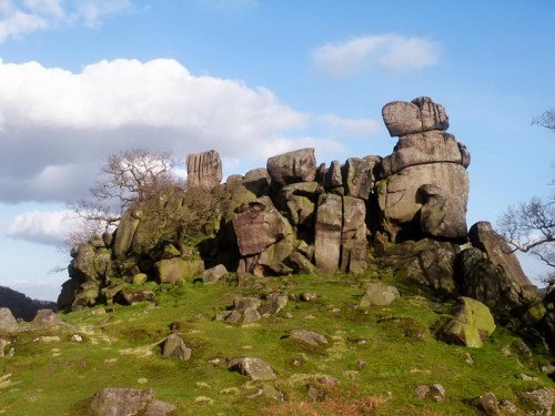 An impressive outcrop of gritstone, Robin Hood’s Stride is also known as Mock Beggar’s Hall. From a distance it could easily be mistaken for a fortified hall or castle.