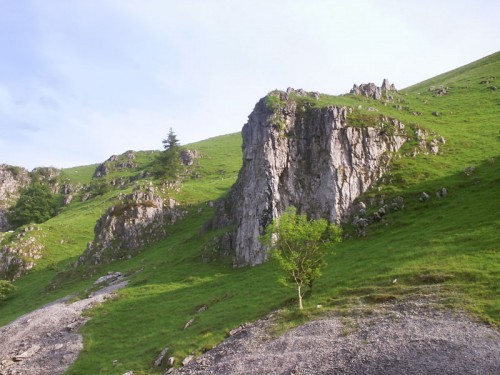 Zooming in on Peaseland Rocks in Wolfscote Dale